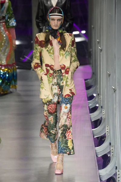 Look 43